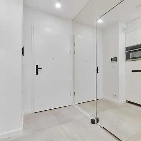 Cosy With Access To Gym And Area By Renters Apartment