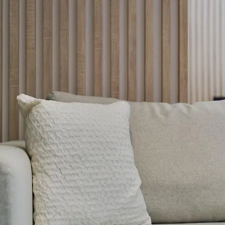 Cosy With Access To Gym And Area By Renters *