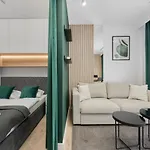 Cosy With Access To Gym And Area By Renters 公寓 *