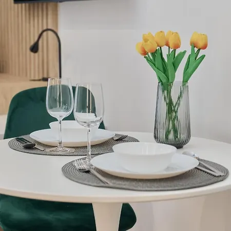 Cosy With Access To Gym And Area By Renters 아파트