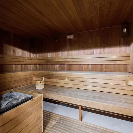 Cosy With Access To Gym And Area By Renters 아파트 *