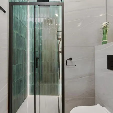Cosy With Access To Gym And Area By Renters 아파트