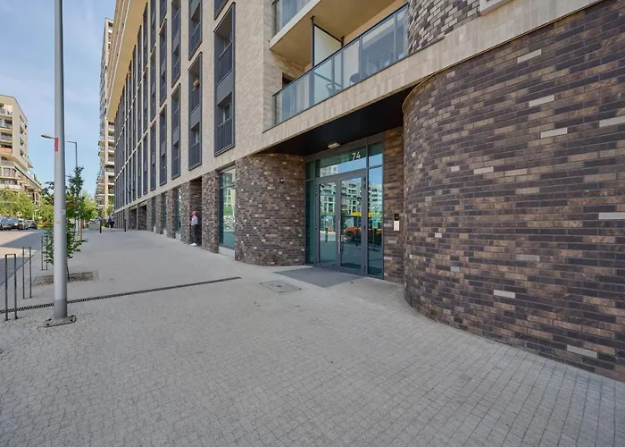 Cosy With Access To Gym And Area By Renters